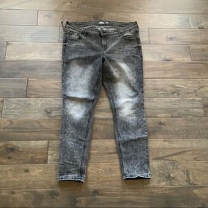 WMNS Old Navy Rockstar Low rise Jeans. Sz 16.